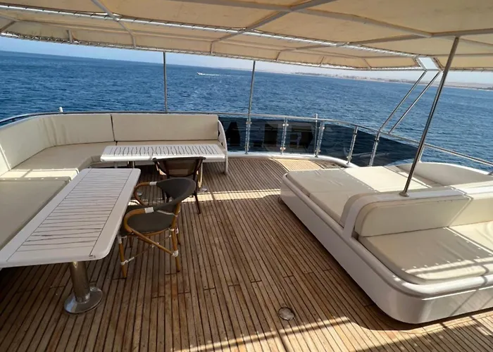 Kuba Luxus Tour - Boat In Sahl Hashesh - Botel