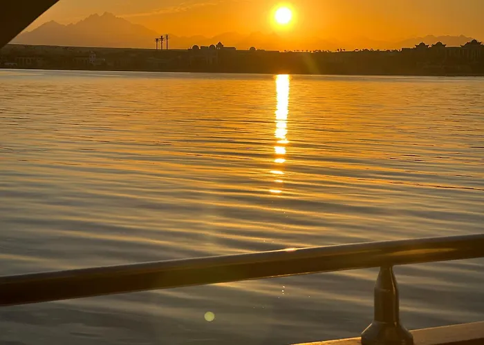 Botel Kuba Luxus Tour - Boat In Sahl Hashesh - *